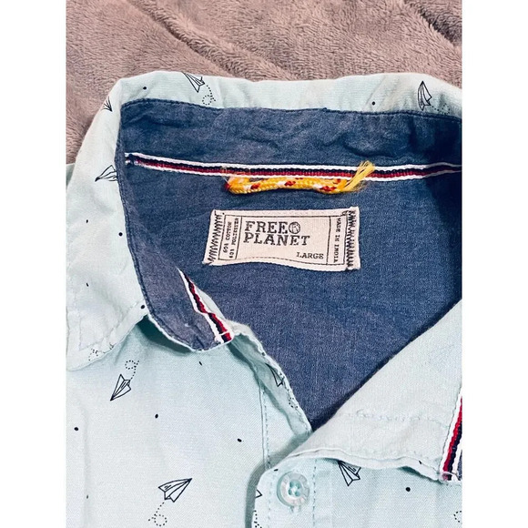 Free Planet SZ Large Short Sleeve Button Down Shirt Light Blue Paper Airplane - Picture 4 of 7